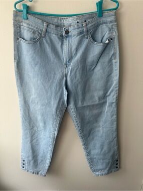 Light Blue Cropped Capris with Button Hem